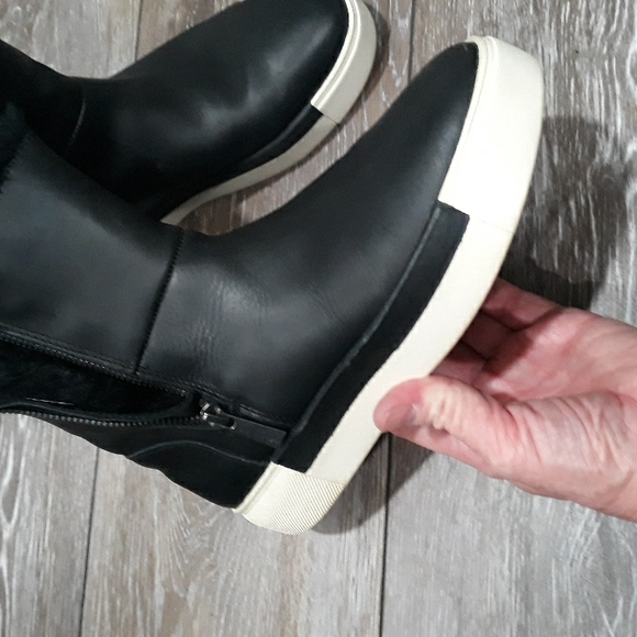 J Slides NYC black leather two zip lined ankle boots. Size 7 - Picture 5 of 10